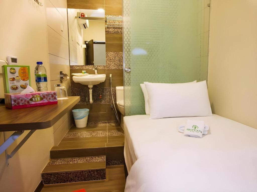 Tropicana Boutique Hotel Muar Exterior photo